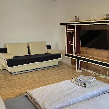 Regina Apartment *